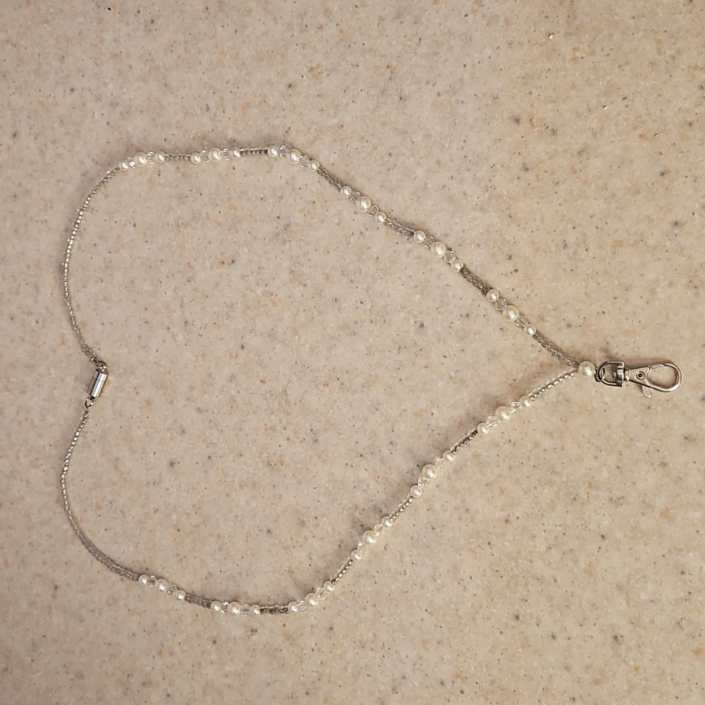 Lanyard *Pearled with Magnetic Closure